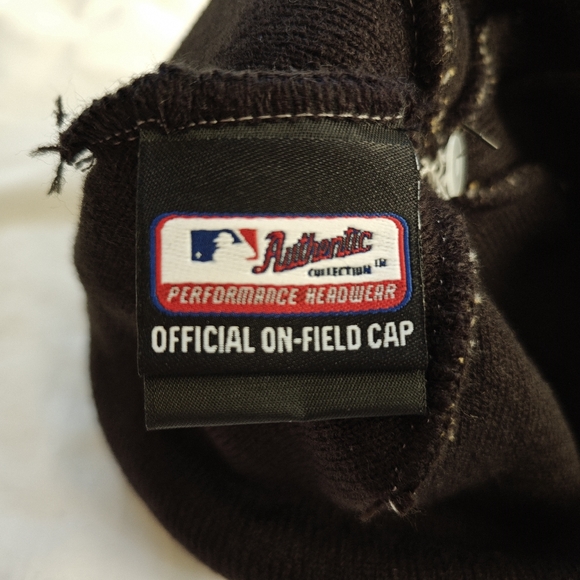 New Era 2024 Los Angeles Dodgers Beanie Locker Room Knit Hat World Series NLCS - Picture 8 of 10